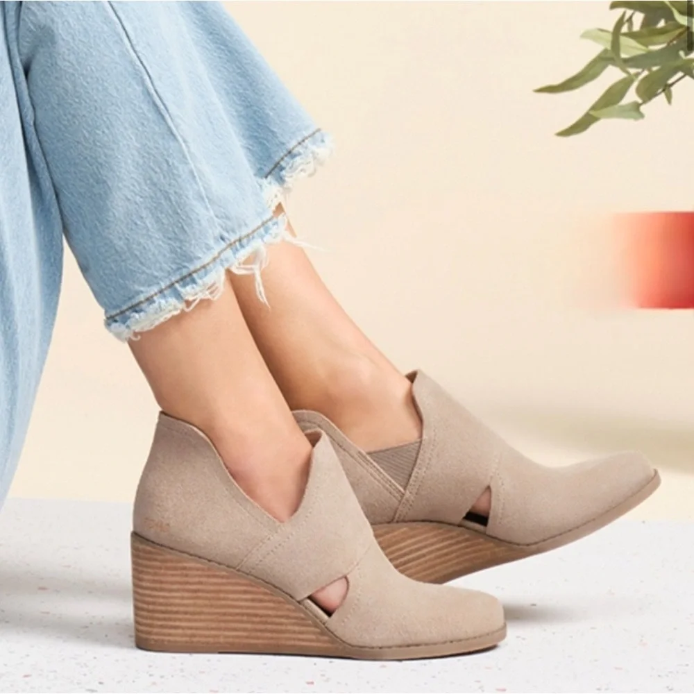 TOMS Suede Wedge Bootie Kallie‎ Cutout Oatmeal Tan Leather 7